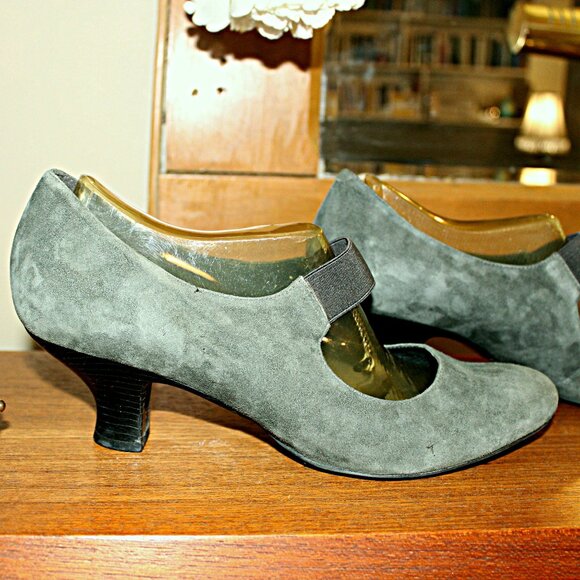 Stylish 2" Kitten Cuban Heel Geniune Suede Pumps - Picture 1 of 10